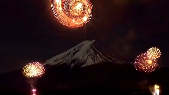 Người Trung Quốc không lừa người Trung Quốc; được ai đó tag để cùng ngắm pháo hoa xoay thật sự là mộ