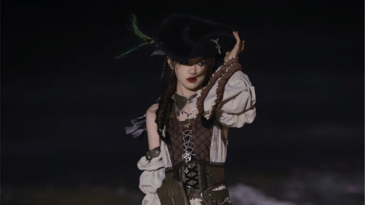 【North and South】Pirate-style Lolita? Playing a ruthless female captain