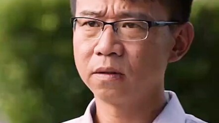 小伙的实诚打动了领导，决定让他在食堂卖烤肠 "大考 ”