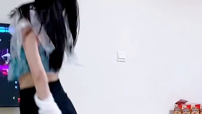 Dance machine with hot original dance! Highly realistic Ping Pong cover of HyunA and Kim Hyojong's n