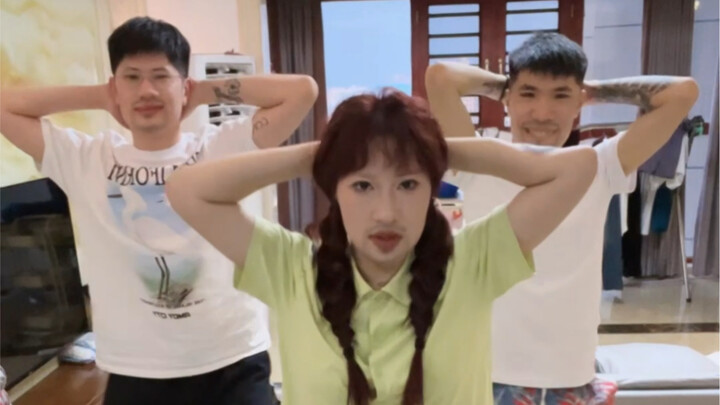 俯拍角度显腿细