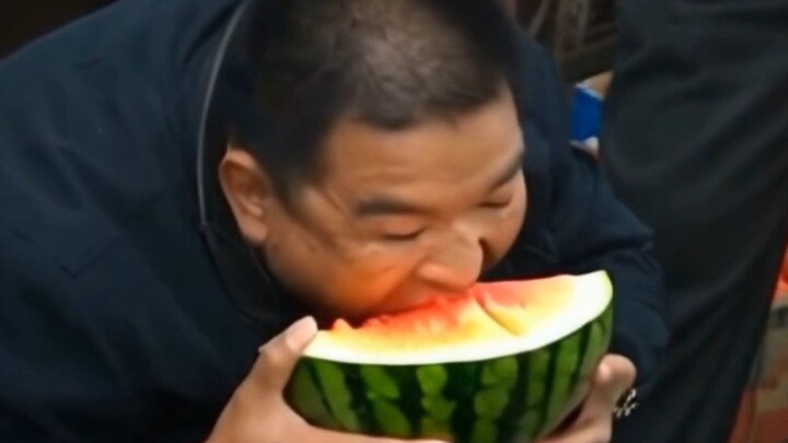 “Huaqiang Buys Melons” — AI-Generated Video of Brother Hao Chomping on Raw Young Melons
