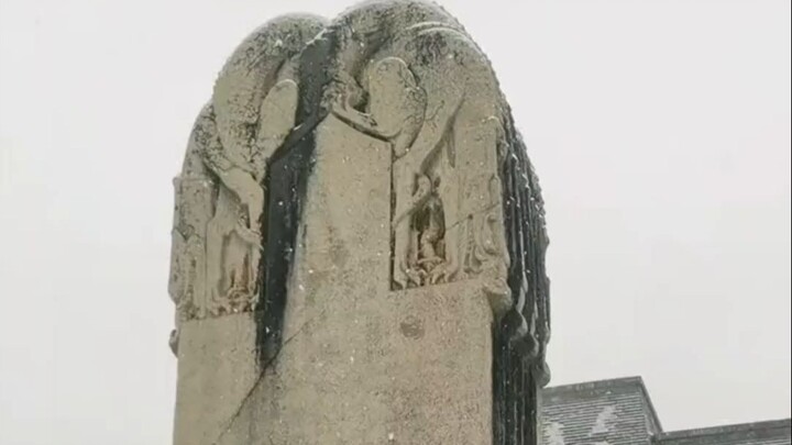 Dua paviliun dengan biaya konstruksi 5,59 juta? Tanggapan resmi telah datang