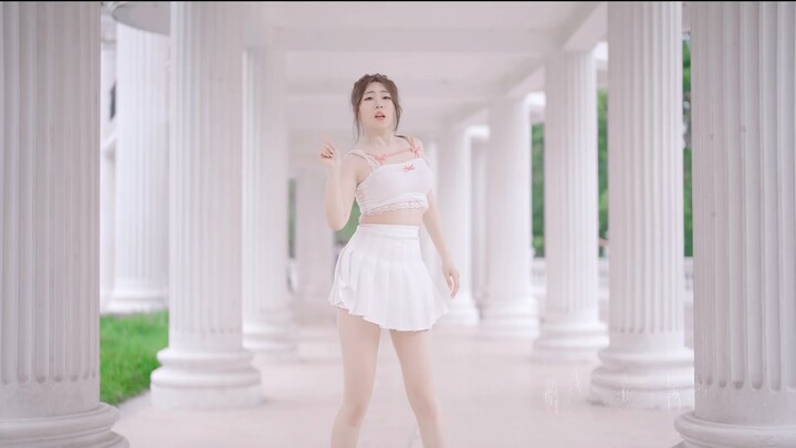 【4K】 Heart Burn --- Sunmi menari mengikuti lagu "Musim panas itu panas dan hatiku terbakar seperti a