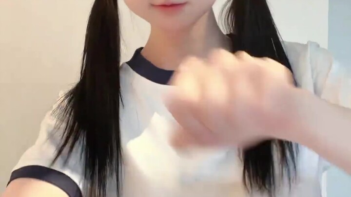 Poin penting: Sudah dewasa (wajah imut bak anak kecil~~) kata penulis asli dalam deskripsi.