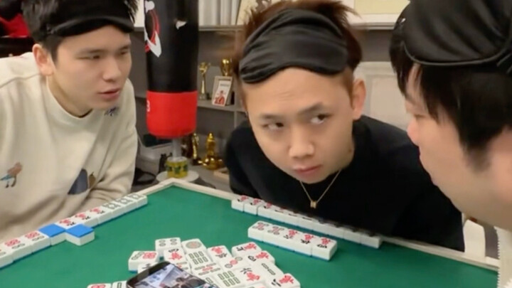 สามผู้กล้ารบลิโป้