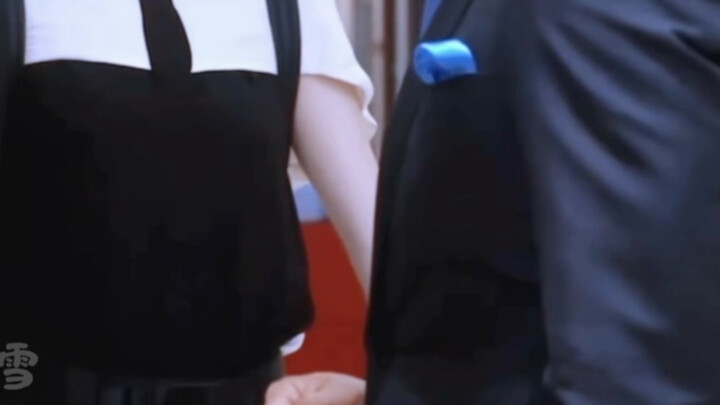 Câu nói “Vợ tôi đang nghỉ dưỡng ở Thụy Sĩ” của anh ấy đã giữ thể diện cho tất cả mọi người.