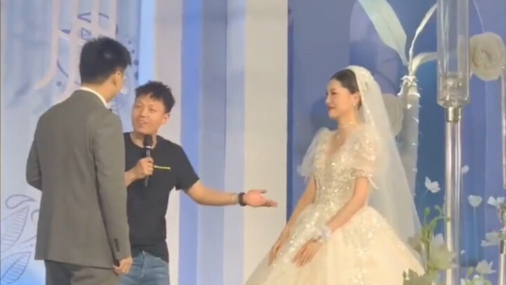 Đây mới là trò đùa trong đám cưới, trói vào cột điện算 gì