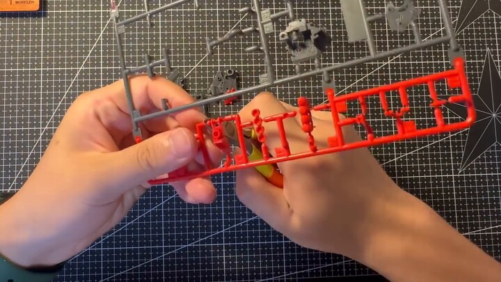 Can you bear this kind of immersive model assembly? Can you bear to fall asleep at the first sight? 