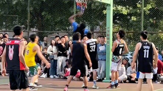 这是不是你在大学梦寐以求的一场篮球赛。