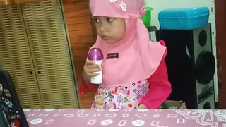 ketika bocil belajar bernyanyi😁
