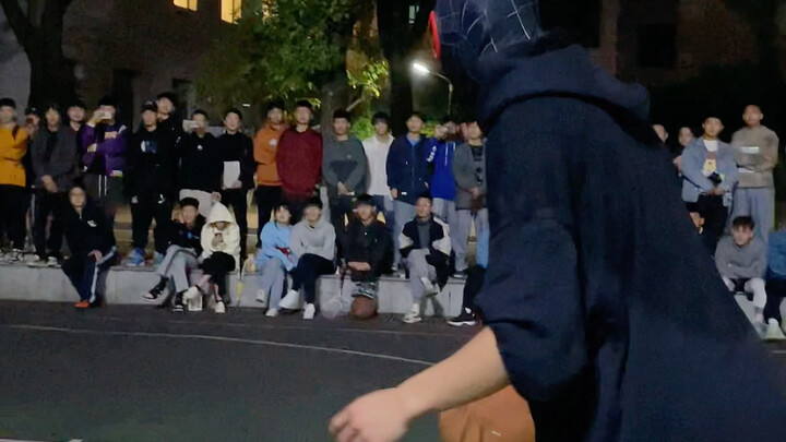 Đẹp trai thật sự luôn!!! Trên sân bóng rổ tuyệt đối không được phép có ai vừa đẹp trai hơn tôi lại c