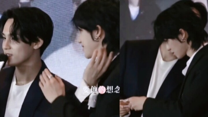 [奎八]这个摸脸鲨疯了!不看也能准确摸到他的脸,金珉奎你个盯妻狂魔~真的好宠,我大磕特磕