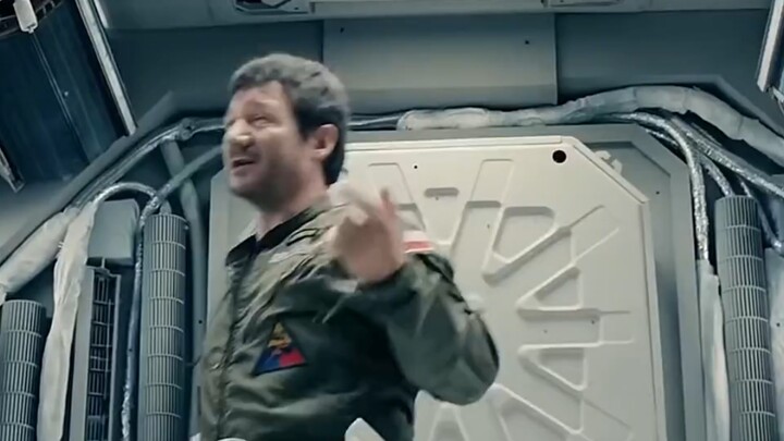 «مطاردة القمر» إذا كنت مدينًا متهربًا، فأين يمكنك الاختباء بأمان؟ الإجابة هي القمر!