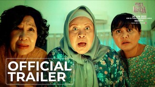 Tiga Janda Melawan Dunia - Official Trailer | Astro First