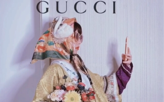 What do Hanfu girls wear when they attend major fashion shows?