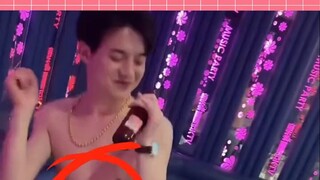 Vui vẻ! Tôi khát chứ không đói. Heo thực ra có thể làm người mẫu nam.