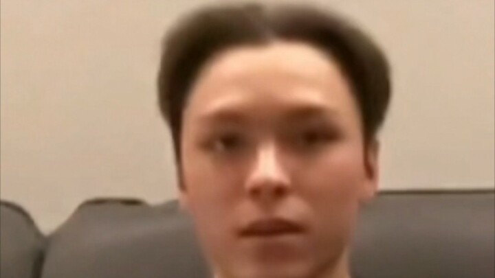 Bô Nùng: Đầu ngứa quá, hình như bị chấy rồi!