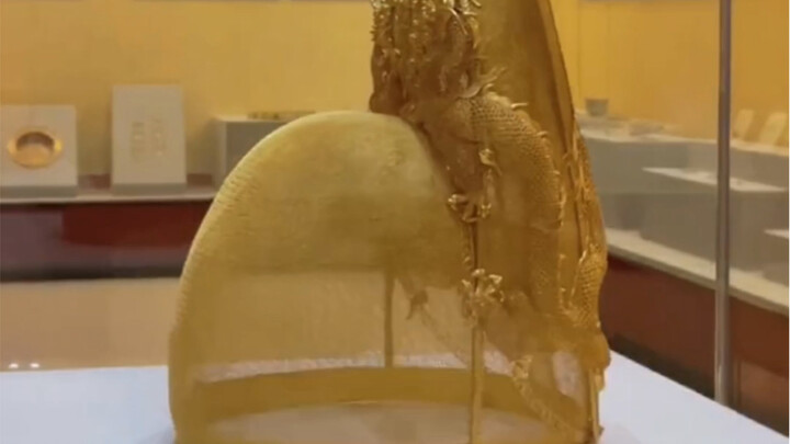 Harta karun utama Museum Makam Kaisar Ming ke-13, "Mahkota Jin Si Yi Shan"