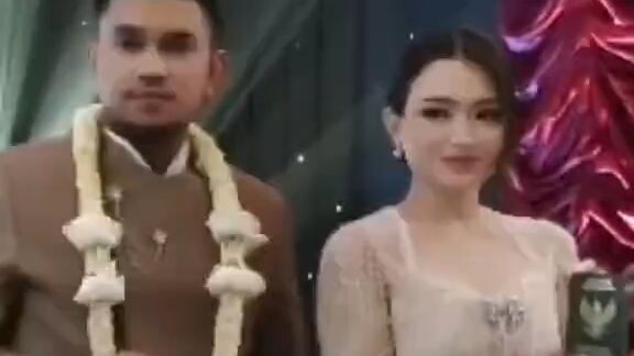 Resmi melepas masa lajang!  Nathalie Holscher telah resmi menikah dengan Arief