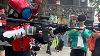 Khi tôi hóa trang thành Kamen Rider và đến Comic Con