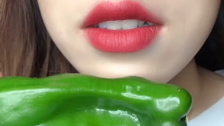 Trying raw peppers