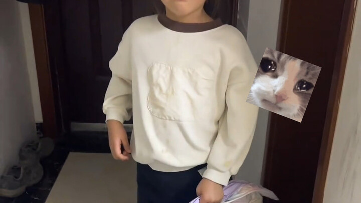 Her daughter’s cautious, tender gaze breaks my heart #DailySharing #ParentingEducation #TheDiversity
