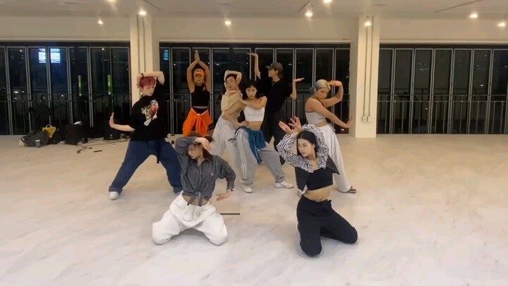 Let’s reminisce! [Street Woman Fighter] Class Mission: Booty Practice Room