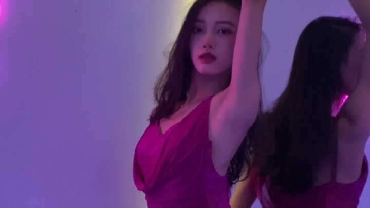 "أريد أن أخزن حبي في لحظة التفكير بك تمامًا"