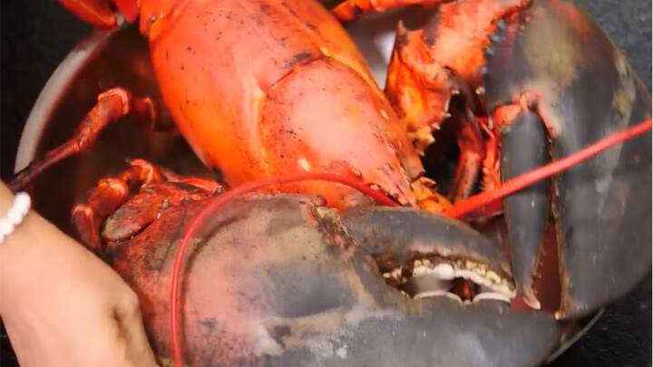 Giant Lobster vs. Madame Rong
