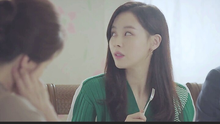 هل نعود لبيت أهل الزوج أم لبيت أهل الزوجة أولًا في العيد؟ بالنسبة لي لا يفرق، لكن بالنسبة لابنتي هذا