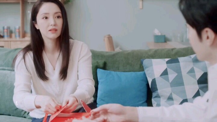 Yang lebih mematikan daripada cinta pertama yang tak terlupakan adalah cinta pertama yang telah tiad