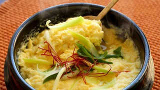 Fluffy hot steamed eggs (뚝배기계란찜)