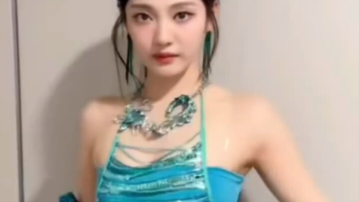 感觉宁艺卓很讨人喜欢诶，圈里前辈也喜欢她，路人缘也很好