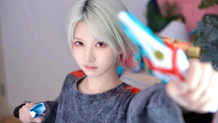 ลูกผู้ชายต้องแข็งแกร่งขึ้นเพื่อคนอื่น! ร้องเพลงเปิดของ Ultraman Nexus อย่าง "Hero" อย่างสุดหัวใจ