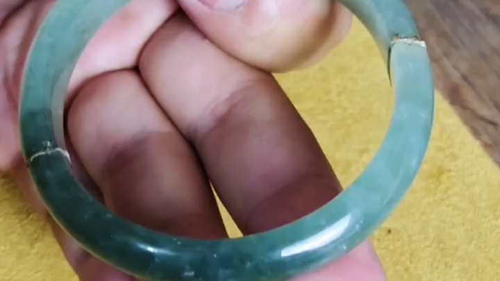 السوار المتآكل بشدة، هل ما زلت تستخدم الغراء؟