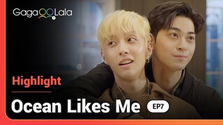 The advantage of a smaller bed: you get to cuddle without explanation like them in "Ocean Likes Me"🤭