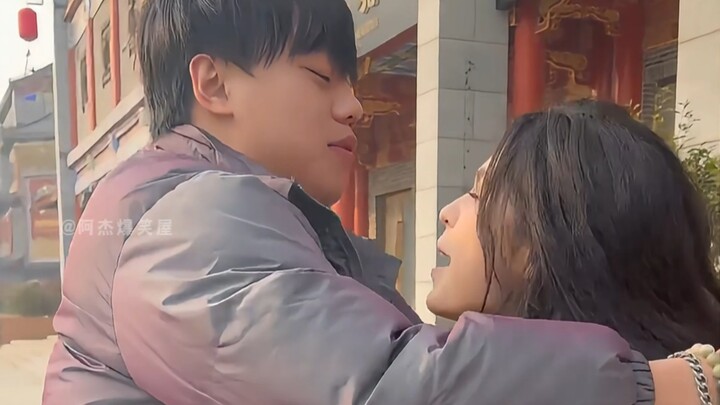 Những khoảnh khắc nhây nhí của bạn trai