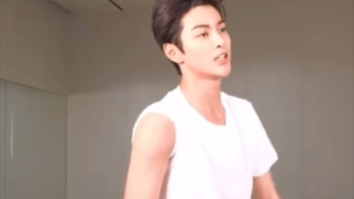 ฮอร์โมนพระเอกพุ่งปรี๊ดจนหน้าจอดูไม่ได้ แต่กลับมาโชว์นมสตรอว์เบอร์รีต่อหน้ากล้อง^