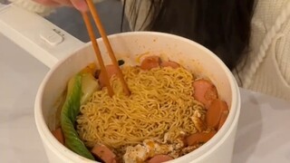 ได้เรียนรู้วิธีกินบะหมี่กึ่งสำเร็จรูปสุดเทพอีกแล้ว