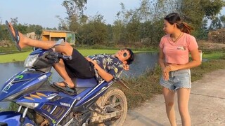 เขานอนบนมอเตอร์ไซค์จริงๆ