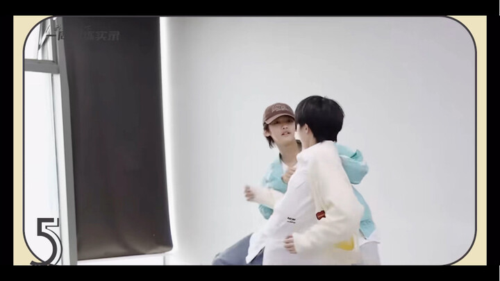 Shidai Fengjun cepat rilis dua cover ini, jangan sampai aku harus memohon padamu