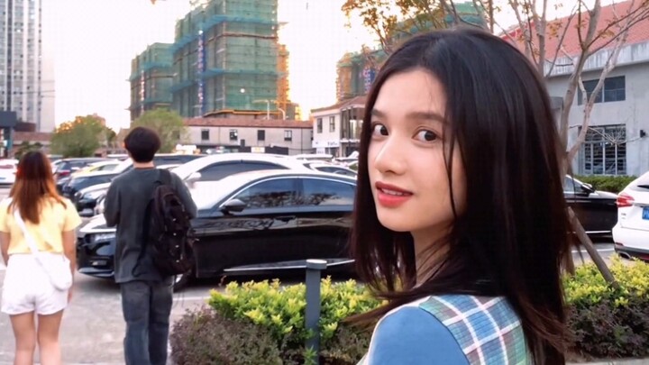 Xin lỗi vì bây giờ tôi mới nhận ra vẻ đẹp của cô ấy, vừa có cảm giác mối tình đầu, lại vừa mang đậm 