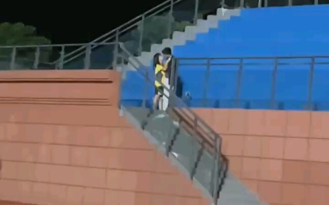 他甚至停下来看了好几遍            做了我不敢做的事情
