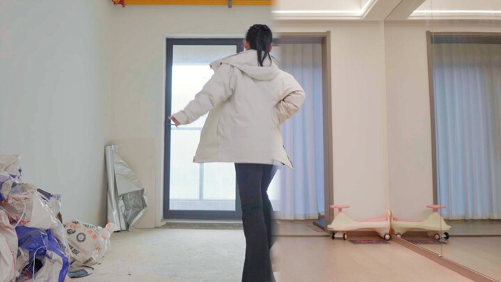 "Quietly" dance in the new home♥