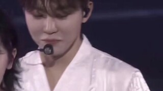 次人：只是开朗～