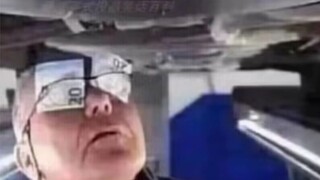 عيون المهندس مليئة بالعطش للمعرفة !!