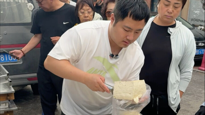 هذا التوفو مريح حقًا، يشعرك بالارتياح فقط من النظر إليه!