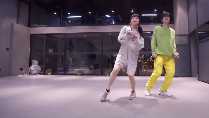 Douyin dance "มีเพียงความรู้สึกสำหรับคุณ"