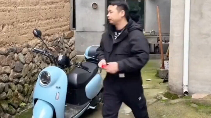 A man rode an electric scooter to a blind date and started handing out cigarettes as soon as he met 